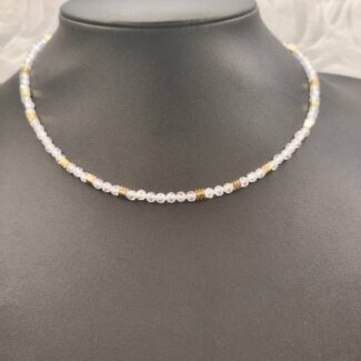 "Pure Radiance" - Χειροποίητο Κολιέ με Λευκά Cubic Zirconia & Χρυσές Λεπτομέρειες