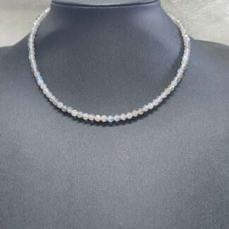 "Mystic Glow" -Χειροποίητο Κολιέ με Πολυεδρικό Λαμπραδορίτη